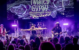 Live performance of Twisted Gypsy Fleetwood Mac tribute band at Banana Festival.